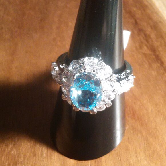 Simulated Blue and White Diamond Sterling Silver Fire Cut Ring (Size 8) - Picture 15 of 16